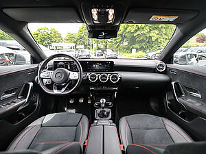 Mercedes-Benz CLA 200 SB AMG 8 navigation