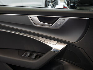 Audi A6 Avant 40 TDI quattro S line 16 navigation