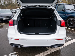 Mercedes-Benz A 200 AMG Line 27 navigation