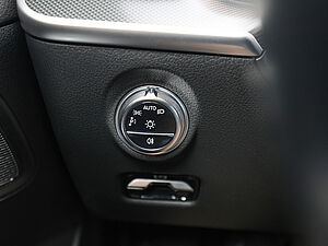 Mercedes-Benz C 180 T Avantgarde Advanced 27 navigation