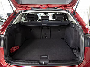 Volkswagen Golf VIII Variant Life 2.0 TDI DSG 31 navigation