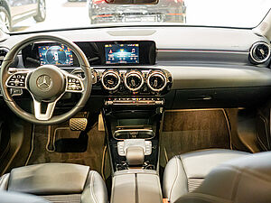 Mercedes-Benz A 250 e Progressive 8 navigation