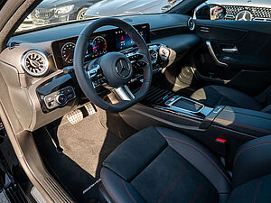 Mercedes-Benz A 180 d AMG Line 6 navigation