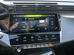 Peugeot 308 SW GT HYBRID 145 e-DSC6 10 navigation