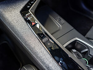 Peugeot 5008 GT HYBRID 145 e-DSC6 11 navigation