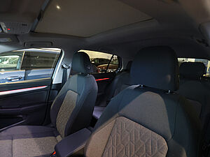 Volkswagen Golf VIII Life 1.5 TSI 34 navigation