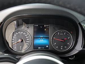 Mercedes-Benz T 180 d STYLE Standard 15 navigation