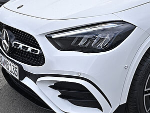 Mercedes-Benz GLA 200 AMG Line 28 navigation