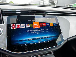 Mercedes-Benz E 300 e AMG Line 10 navigation