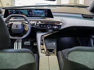 Peugeot 5008 GT HYBRID 136 e-DSC6 6 navigation