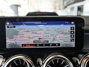 Mercedes-Benz EQB 300 4M AMG Sport Advanced Plus 11 navigation