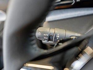 Peugeot 308 SW Allure HYBRID 136 e-DSC6 15 navigation