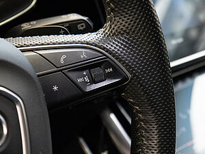 Audi Q8 50 TDI quattro S line 27 navigation