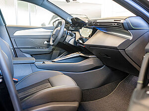 Peugeot 408 GT HYBRID 225 e-EAT8 2 navigation
