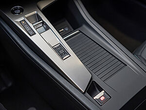 Peugeot 308 Allure HYBRID 136 e-DSC6 11 navigation