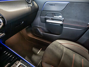 Mercedes-Benz GLA 180 Edition AMG Line AHK 13 navigation