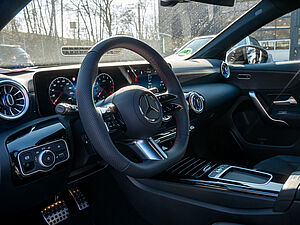 Mercedes-Benz A 180 AMG Line 20 navigation
