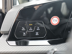 Volkswagen Golf VIII Variant R-Line 1,5 l eTSI DSG 30 navigation