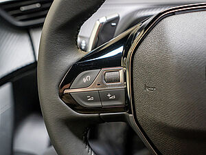 Peugeot 2008 Allure HYBRID 145 e-DSC6 14 navigation