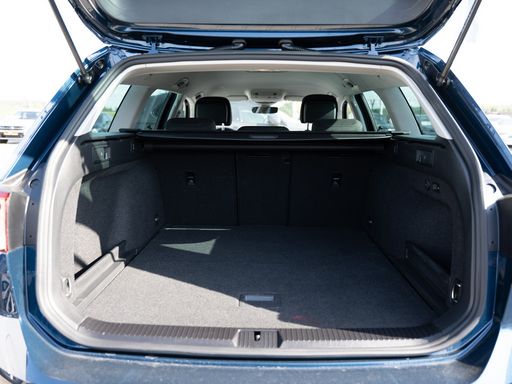Volkswagen Passat Variant Business 2.0 TDI DSG AHK Absta 9