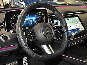 Mercedes-Benz E 220 T d AMG Line 28 navigation