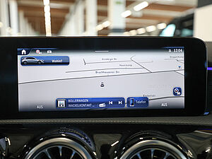 Mercedes-Benz A 180 AMG Advanced Plus 11 navigation