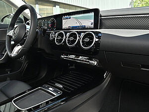 Mercedes-Benz CLA 180 Coupé Progressive Advanced 9 navigation