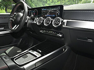 Mercedes-Benz GLB 250 4M AMG Sport Advanced Plus 9 navigation