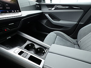 Volkswagen Passat Business 2.0 TDI DSG 17 navigation