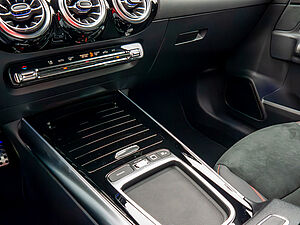 Mercedes-Benz GLA 180 Edition AMG Line 14 navigation