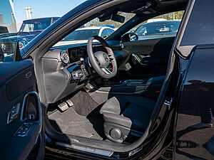 Mercedes-Benz CLA 200 Coupé AMG Line 8 navigation