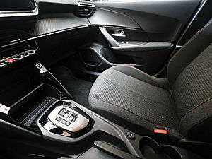 Peugeot 2008 STYLE HYBRID 145 e-DSC6 16 navigation
