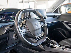 Peugeot 2008 e-Allure Elektromotor 136 18 navigation