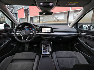 Volkswagen Golf VIII 1.5 e TSI Style DSG 9 navigation