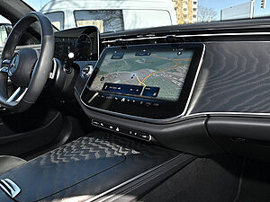 Mercedes-Benz E 200 T AMG Line 9 navigation