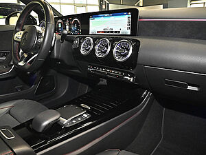 Mercedes-Benz A 250 e AMG Line 9 navigation