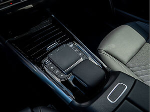 Mercedes-Benz GLA 250 4M Progressive 12 navigation