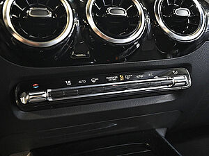 Mercedes-Benz B 200 Progressive 13 navigation