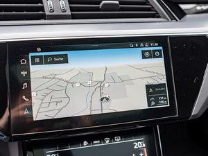 Audi e-tron 55 quattro 12 navigation