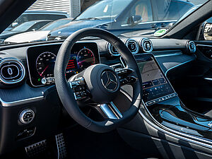Mercedes-Benz C 200 T AMG Line 19 navigation