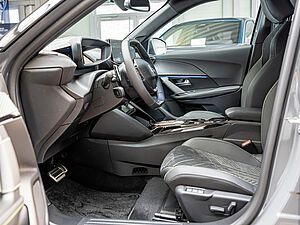 Peugeot 2008 GT HYBRID 145 e-DSC6 19 navigation