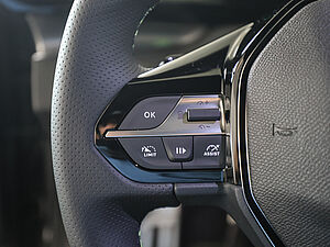 Peugeot 408 GT HYBRID 145 e-DSC6 27 navigation