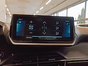 Peugeot 2008 e-GT Elektromotor 136 10 navigation