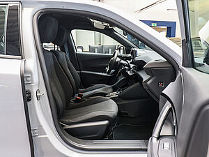 Peugeot 2008 STYLE HYBRID 145 e-DSC6 2 navigation