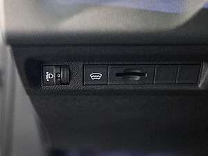 Peugeot 308 Allure HYBRID 136 e-DSC6 28 navigation