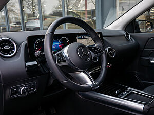 Mercedes-Benz GLA 180 Progressive 27 navigation