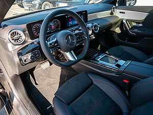 Mercedes-Benz CLA 180 SB AMG Line 6 navigation