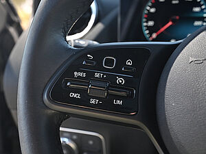 Mercedes-Benz GLA 250 e Style 17 navigation
