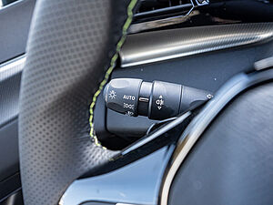 Peugeot 308 SW GT HYBRID 145 e-DSC6 16 navigation