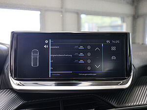 Peugeot 208 Neuer Style PureTech 100 12 navigation